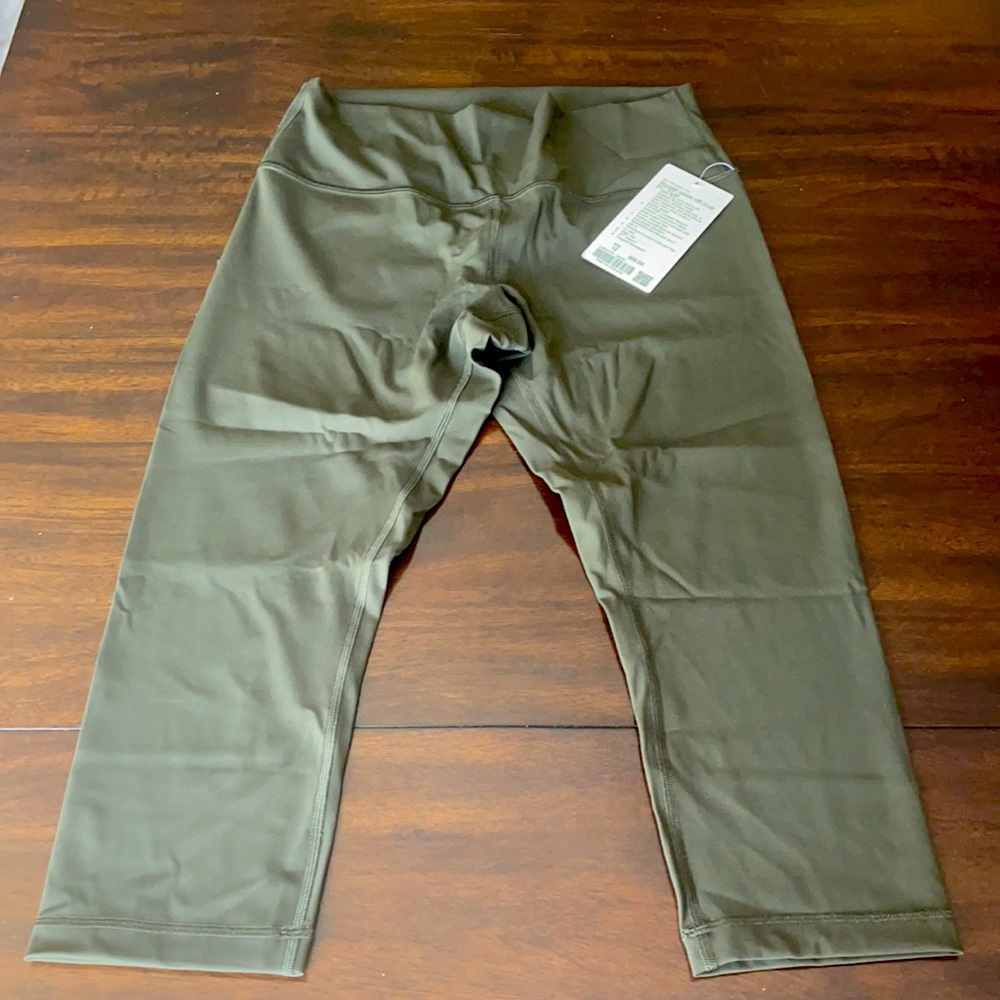 Brand new WUNDER UNDER HR yoga pants Lululemon S12